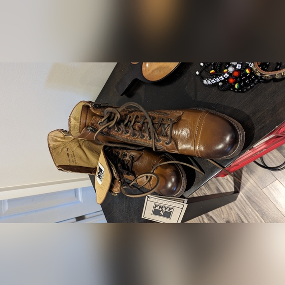 Frye female boots - Picture 1 of 5